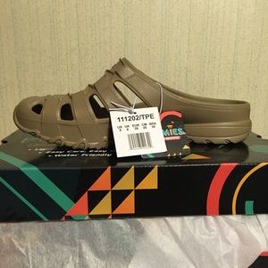 NWT, Skechers Foamies- Meander, taupe, size 9